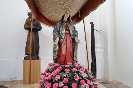 Einsame Muttergottes
