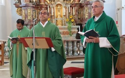 Begrüßung von Pater Jimmy