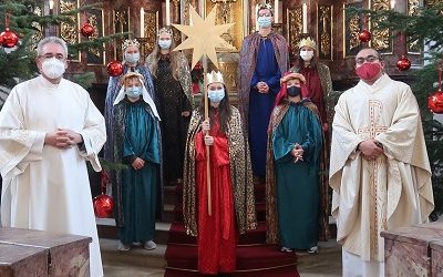 Sternsinger beim Dreikönigsgottesdienst