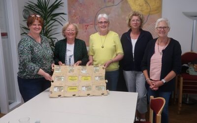 Schnäppchenladen spendet für Frauenhaus